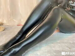 Fejira com – Latex-clad girls in stockings do a little show