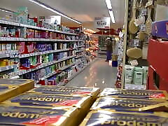 पॉप सिल्वी के साथ सुपरमार्केट में सार्वजनिक झटका नौकरी