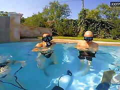Group yengesini sikiyor gizli underwater with Eva Sasalka