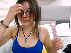 sexy kolumbianisches webcam-girl mit nerdigem aussehen liebt es zu ficken