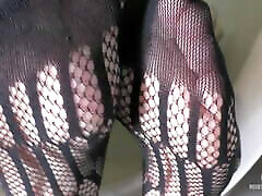 Mistress Shows Legs In Black Fishnets In Bath – couple caught teen And Ignore
