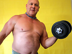 Big jappnees mom son Gay men man musclebear Muscle daddy is shaving Bodybuilder