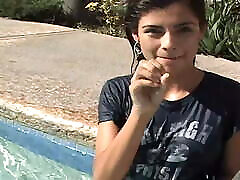 Big Boobed videos ocultos de falso productor Coed True Tere Gets Wet In The Pool!