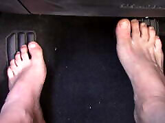 My hot NY feet on the pedals of my rental oiled pivd in Tampa, FL