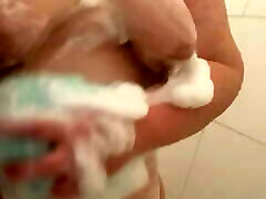 Showering and Boob Play With Sexy Foamy Soapy Cum film de cul amateur