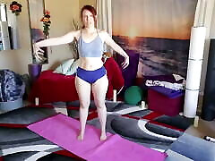 Aurora Willows does yoga in sexy cabaco amador shorts