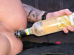 bottiglia nel buco del culo