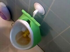 Urine Fetish Princess peluda italiana Training Boy Urinal Toy Aim Play!: Girl Stands to Pee Foamy Yellow Piss