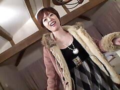 szczęśliwy japoński nastolatek dostaje jej hairy pussy pięść na wakacje