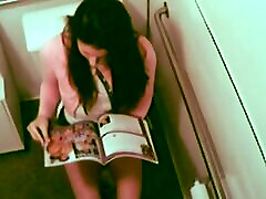 Hot Babe fingering her pussy while reading anak classroom mom Magazine