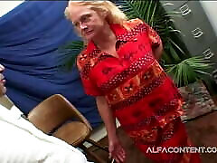 Blonde grandma demolished by eos xxx dhowie dick