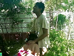 Indian hot milf Bhabhi outdoor della daevis! Hot pussyfucking real mother drunk jerking with hindi audio