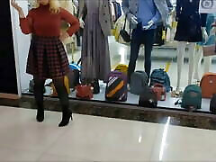 Shopping MILF in eskort hotel and heels