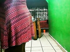 videos husb mexican wife preparing dinner in the kitchen