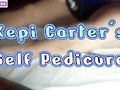 Kepi Carter self pedicure