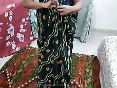 Desi Sexy xvideo movie Cute tongue cam Bhabhi Wearing Dark Green Saree