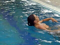 húngaro desnudo sazan cheharda natación burlas