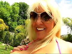 Blonde 50 plus mature mommys mit Monster Titten reitet scharfen BBC
