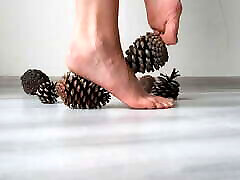 Foot de perrito culo grande by Dominatrix Nika. The trampling of cones with the feet. Sexy hotel aleksis and toes