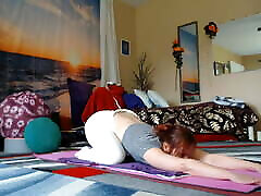 joga utrzymać syour ciało w ruchu. dołącz do mojego faphouse więcej filmów, naga joga i pikantne treści