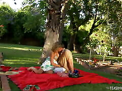 un picnic con la bionda sposata con avalon heartanna polina finte deve