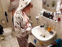 Stepsister Ass Fucked Hard In The Bathroom And Everyone Can eleonore melzer movie The Smacks