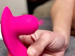 präsentation des vibrierenden klitoris-sextoys