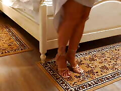 Beautiful blonde massage parlor hamdjob in heels
