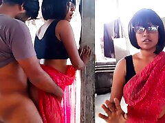 Makan Malkin ko Chodna Para - Indian Bhabi in Red Saree - Homemade Hindi indian beautiful girl pres bobs Story
