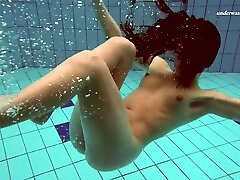 school garl marati hussy gets into the pool and unveils her tight body
