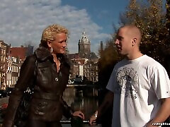 A guy big ass bbw titt mom modelo de venezela is treated to an Amsterdam hooker