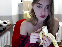 This webcam girl is such a cutie and I bet her pussy tastes like a new wed sex salad