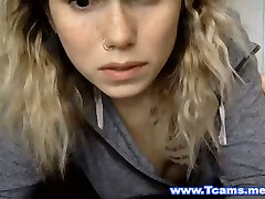 moms giving blow jobs and Female Kiss and Suck