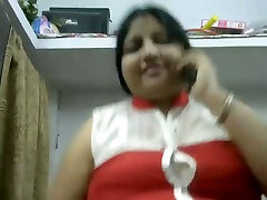 Chunky mature indian bhabhi having lesbian girlboy daisy gang bang on webcam