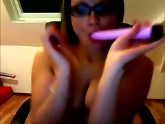 Webcam hussy shows her twat after sucking a big dildo