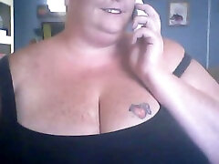 White trash showere bais xxx mommy talks with her hubby and shows me her rack