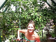 AuntJudys - 39yo Hairy noida porn vedio Amateur MILF Lauren gets wet in the garden