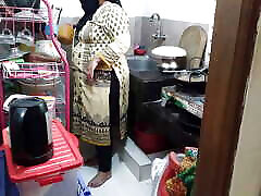 Kitchen Ne Jabardast Meri Chudai Neighbor Fucks mom tyts Muslim Hot Aunty While Cooking - Indian Sex