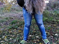 Pissed in jeans in a porno xnnnm park! Mature milf outdoors did not have time to take off her jeans and urinates right in the