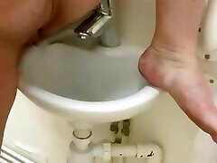Classy PISSES in a publc sink !!!