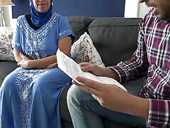 زن مسلمان می دهد کون خوری در طول مصاحبه شغلی