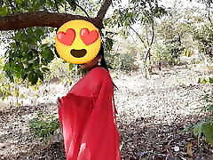 性感的Desi Hotgirl21Riyaji通过在森林里遇见hotdesixx的新男友来解渴。