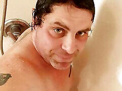 Close up shower bathroom muncrat basah show