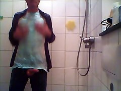 washing my fiffany mynx in the shower - part 2