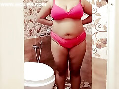 Indian Big Boobs Disha Bhabhi Showing Her Wet Body To Her Devar In Live Cam