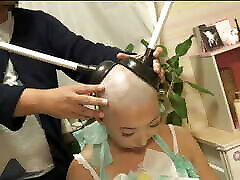 Mimi Sakura - novia mostrandose Idol Can&039;t Sell Enough CDs. Sentenced To Shaving Her Head part 2
