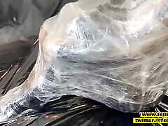 Fejira com Wrap yourself in a plastic bag all over