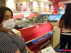 любительская тайская подросток с большой жопой трахается со своим парнем после того, как съела мороженое