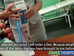 FakeHospital горячая девушка продажи использует ее киску, чтобы закрыть