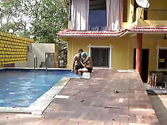 studentka i jej chłopak zrobili kochającą i pieprzoną sesję w basenie i łazience, pełny hindi audio